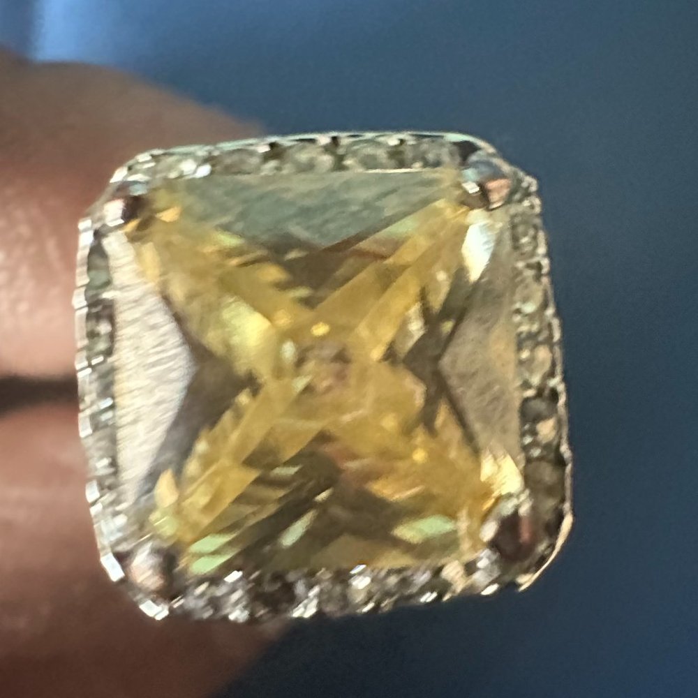 Fashion Jewelry Collection Ring w/ a Large Yellow (citrine) Stone w/ Rhinestones